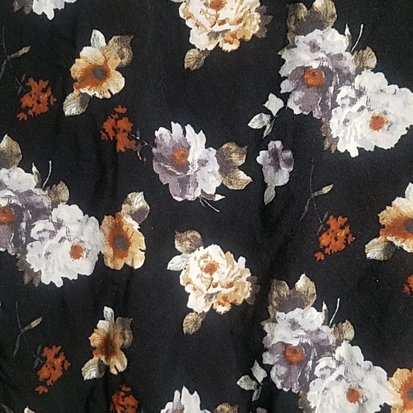 Sold LAST CHANCE! FOREVER21 FLORAL ROMPER - Picture 3 of 6